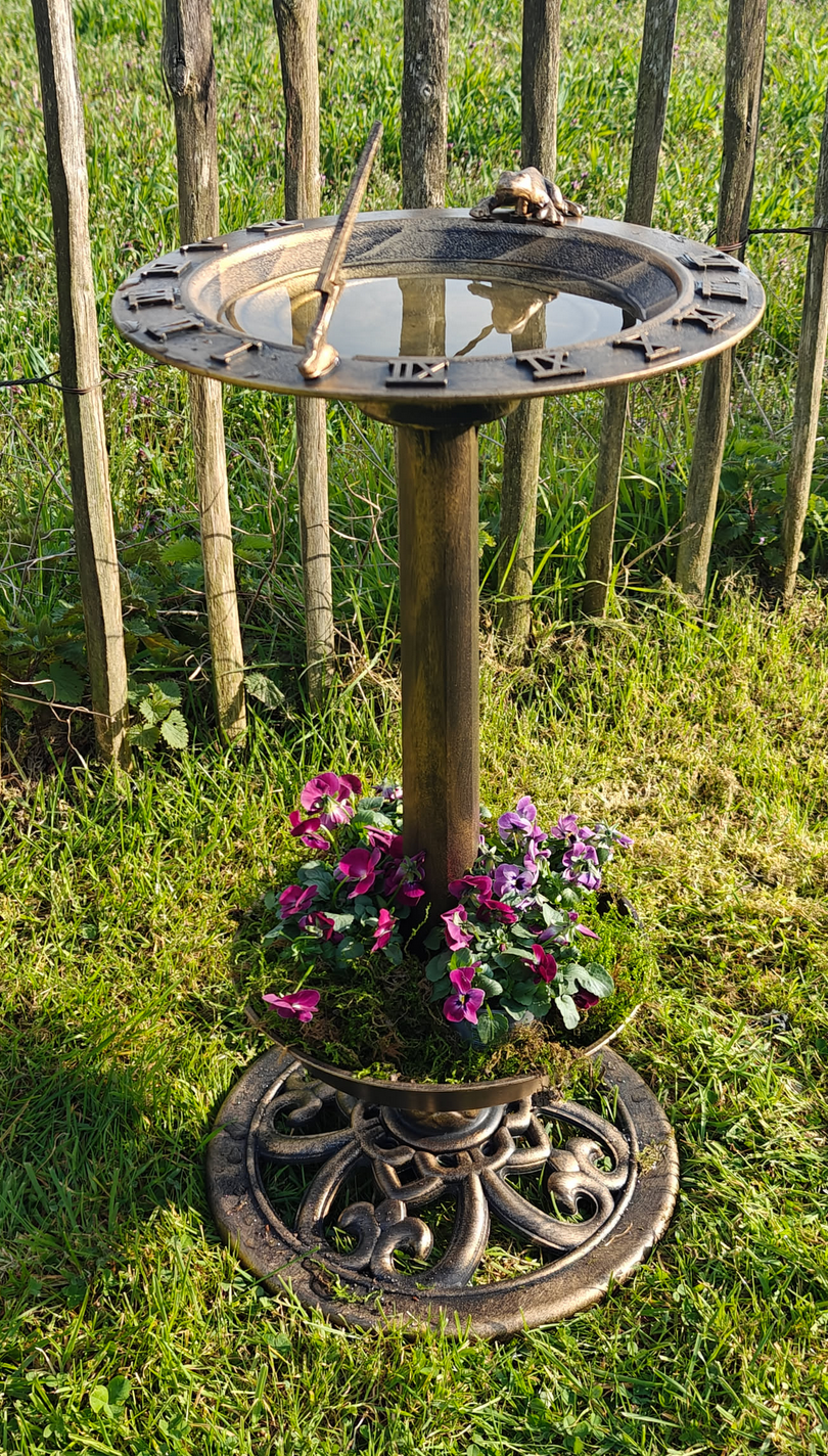 Waterschaal op Voet met Bloempot